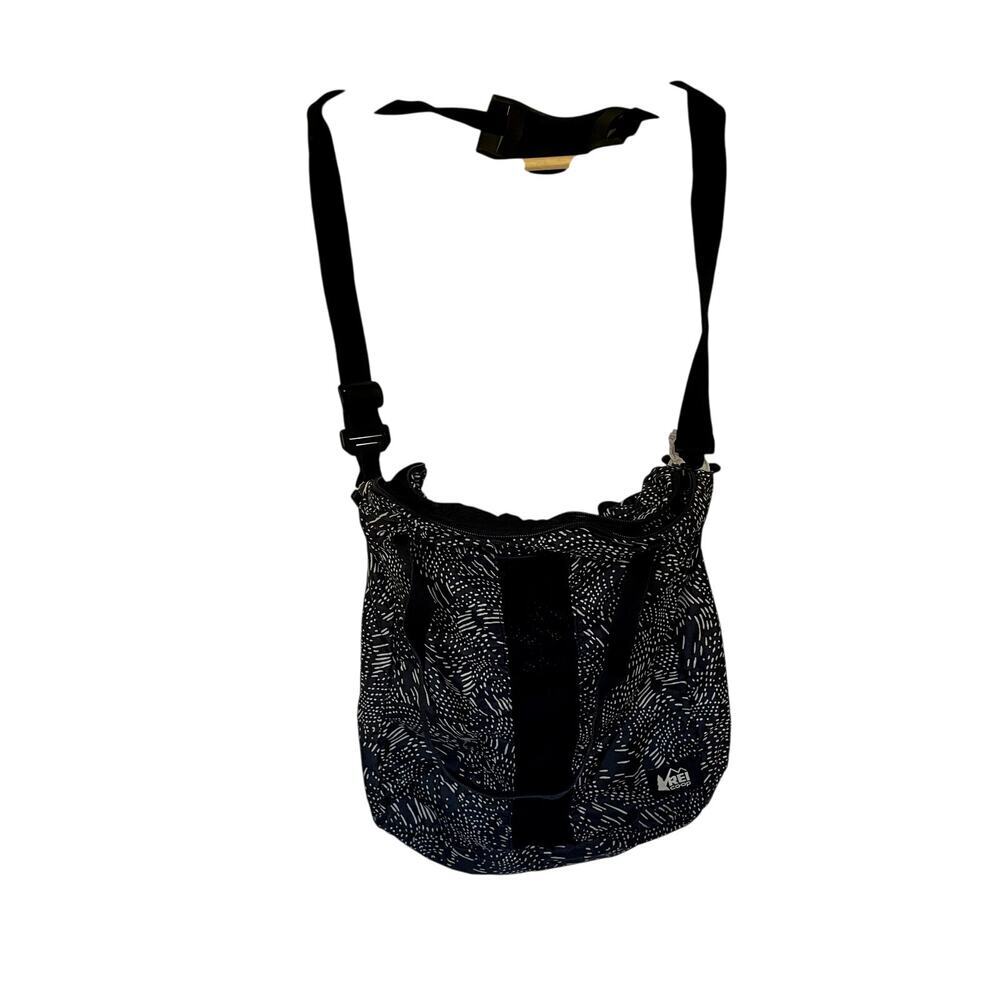 REI‎ lightweight handbag crossbody bag black white patterned adjustable handles